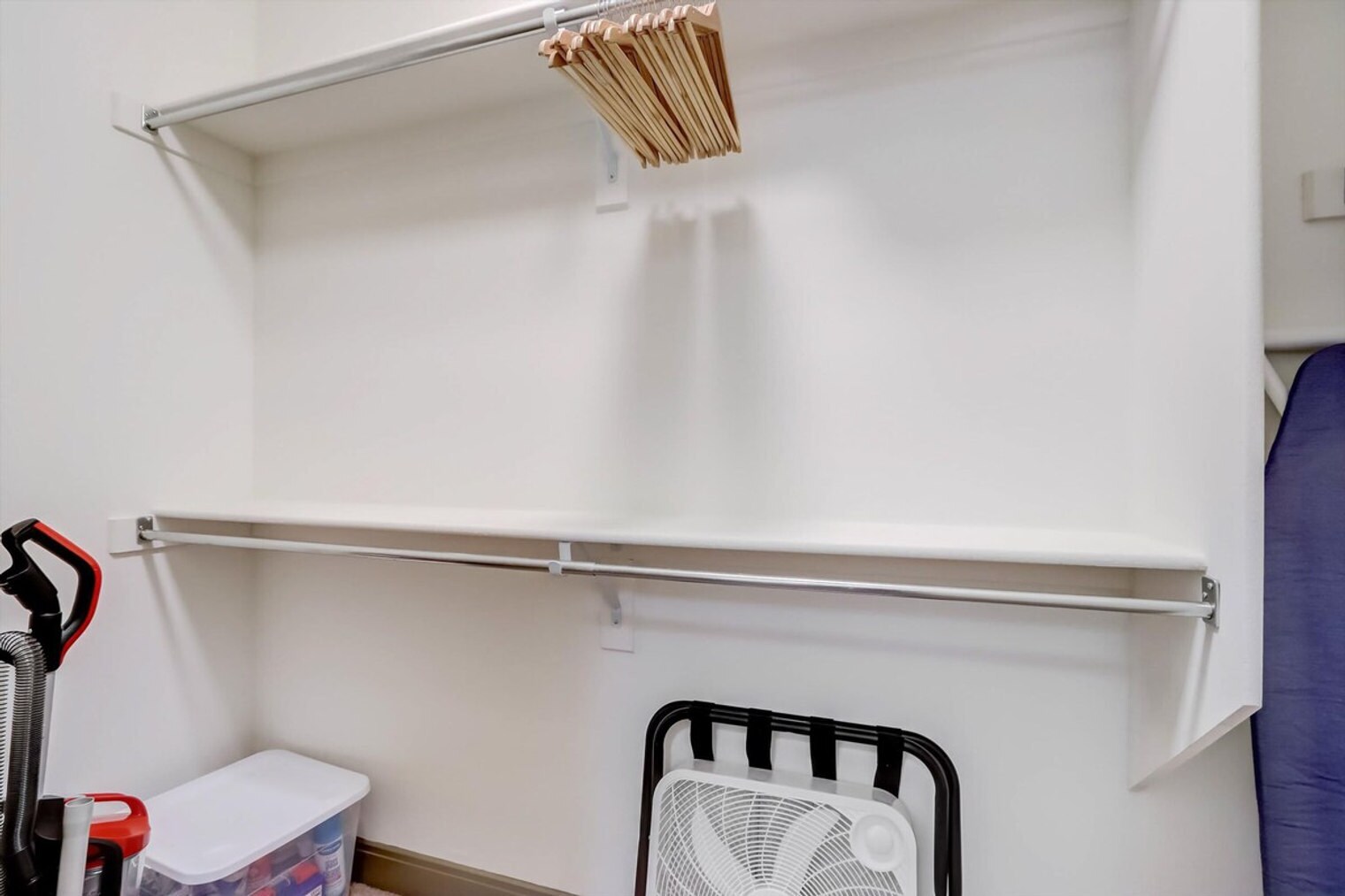 Building Photo - 555 N College Ave