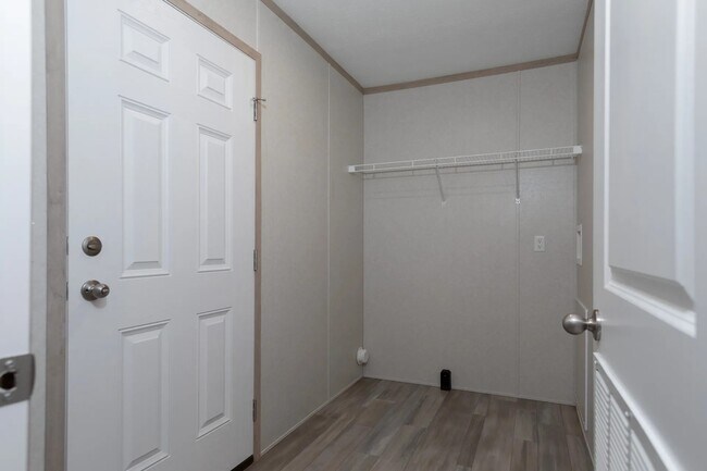 Building Photo - 5507 Colonial Trail