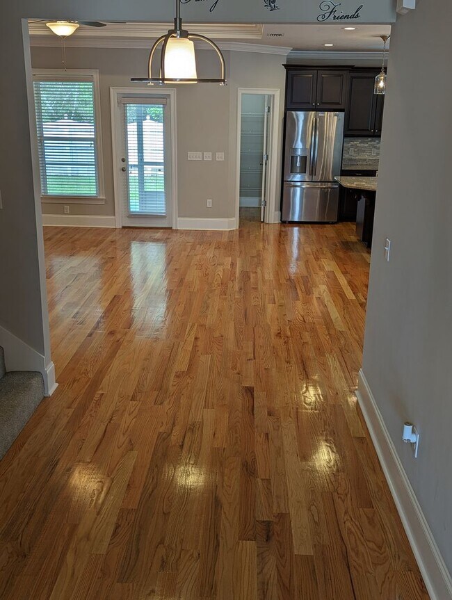 Building Photo - Beautiful 4 Bedroom, 3.5 Bath + Office Single Family Home Located in Ox Bottom Crest For Lease