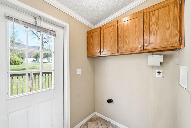 Building Photo - 267 Maddux Farm Dr