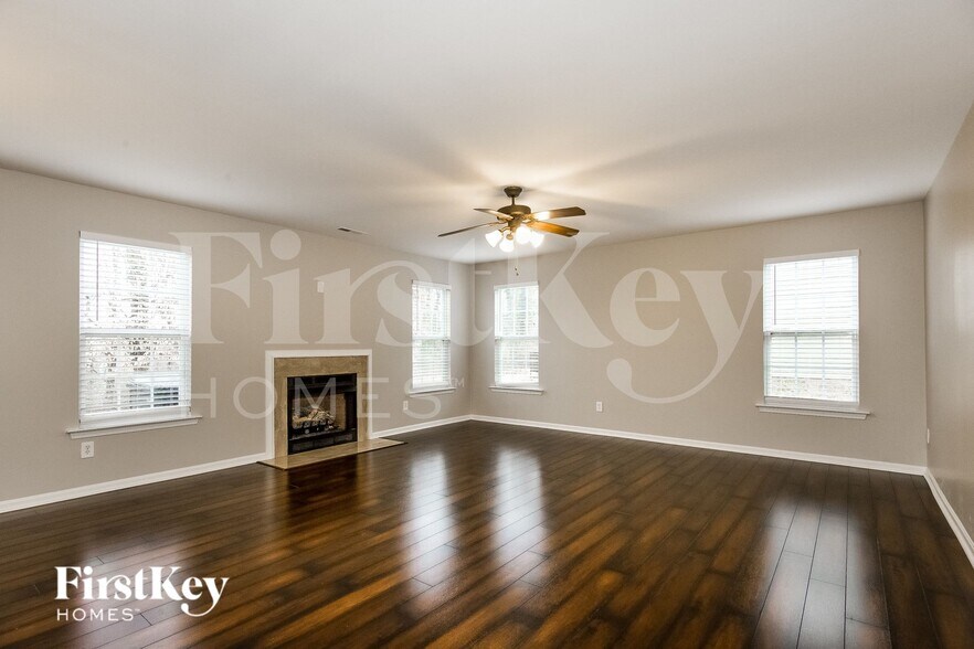 Building Photo - 1817 Elizabeth Oaks Ave