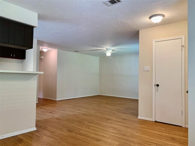 Building Photo - 22 N Wavy Oak Cir