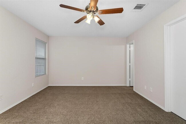 Building Photo - 2152 Laughlin Rd