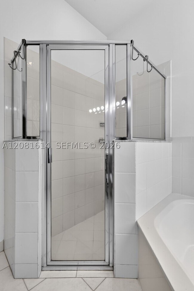 Building Photo - 5659 Via De La Plata Cir