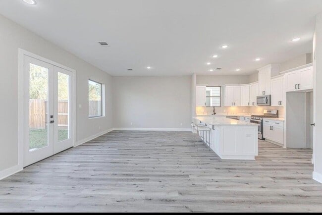 Building Photo - 4910 Wunder Wy