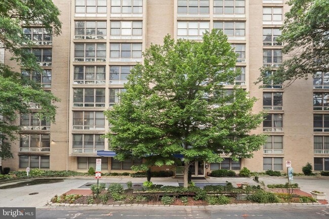 Building Photo - 1260 21st St NW