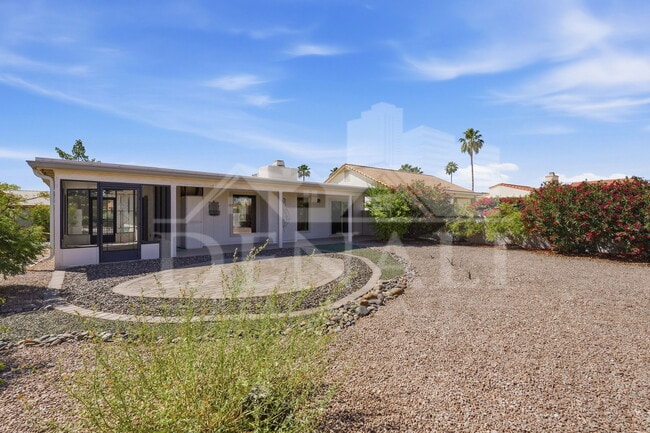 Building Photo - 10602 E Elmhurst Dr