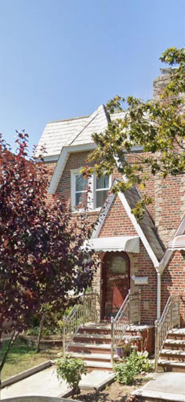 Building Photo - 68-46 Alderton St