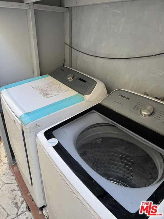 Building Photo - 15746 Magnolia Blvd