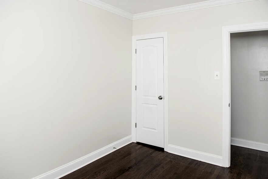 Building Photo - 3842 N Greenview Ave