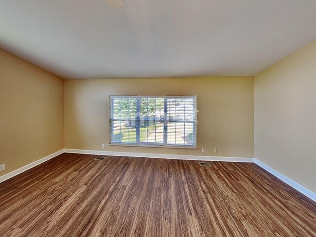 Building Photo - 104 Lance Park Cir