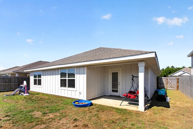 Building Photo - 727 Quintana St