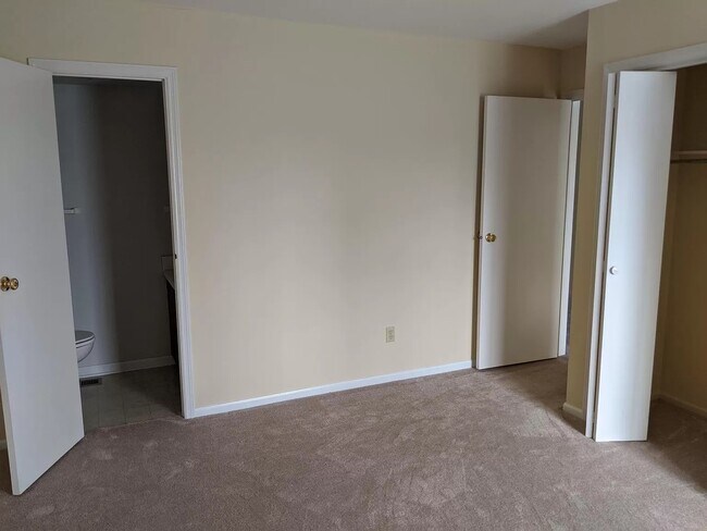 Building Photo - 4800 Moreland Dr W