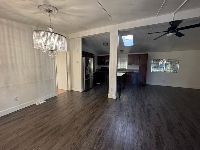 Building Photo - ***Gorgeous Home with a huge yard *** Ready for the ideal Family