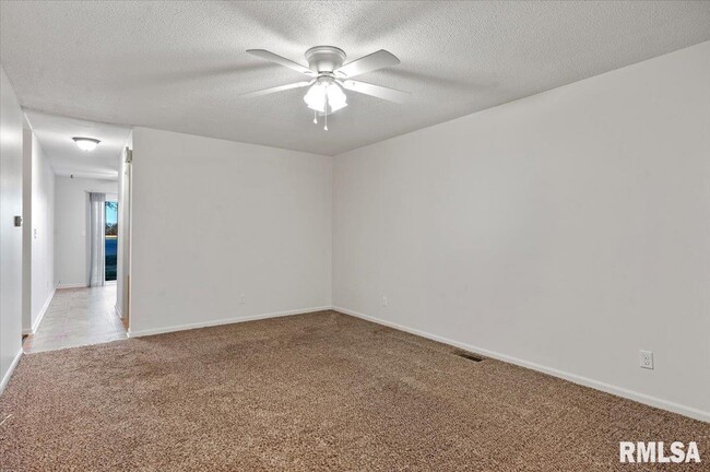 Building Photo - 3 Sundowner Ln