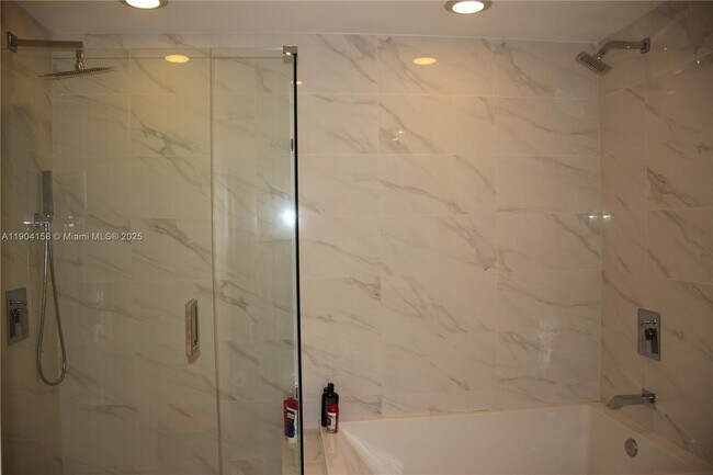 Building Photo - 801 S Miami Ave