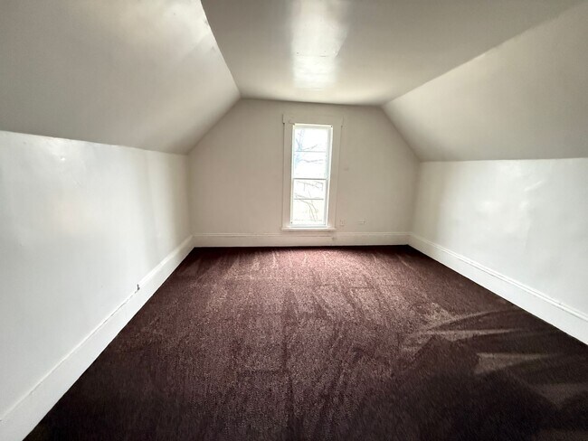 Building Photo - Spacious 3-Bedroom Single-Family Home-Near Hospital- Jackson, MI