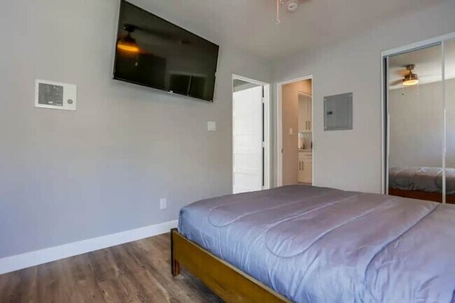 Building Photo - 812 Island Ct