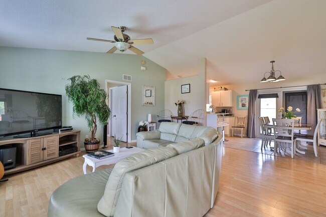 Primary Photo - Furnished, Beautifully decorated 3 bedroom...