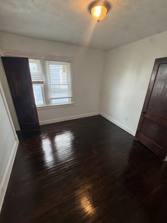 Building Photo - 2217 W 105th St