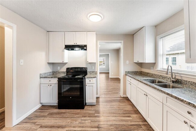 Building Photo - 3722 Seabrook St