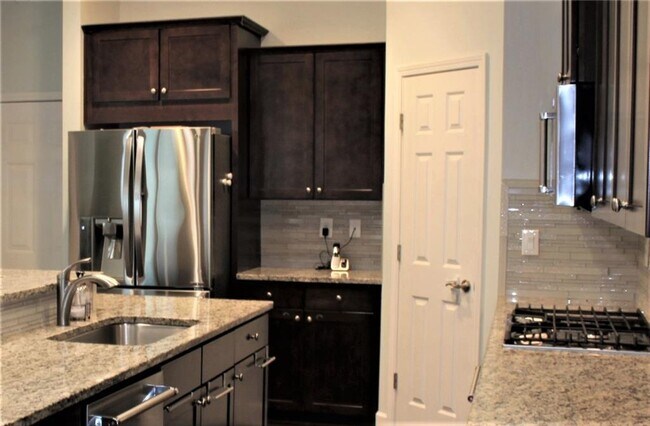 Building Photo - 2503 Norwood Dr SE