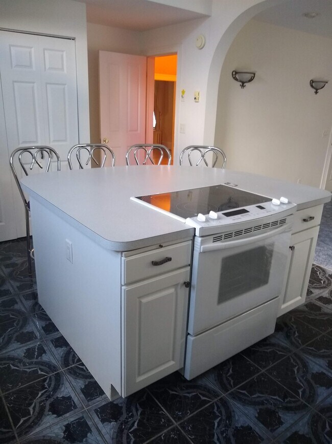 Building Photo - 1007 Dewey Ave NE