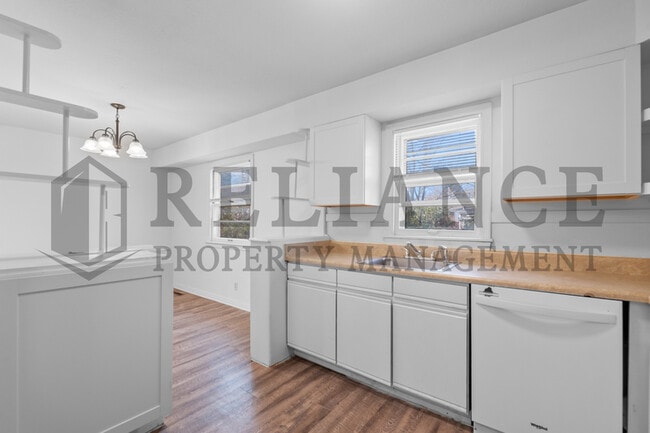 Building Photo - 363 N Woodlawn Blvd