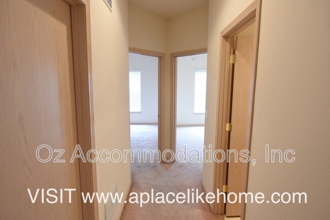 Building Photo - 1151 N Mart-way Dr