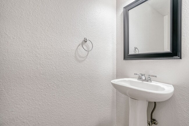 Building Photo - Charming & Spacious 4 Bedroom 2 and Half bath Home with Open Living, Modern Updates, and Private ...