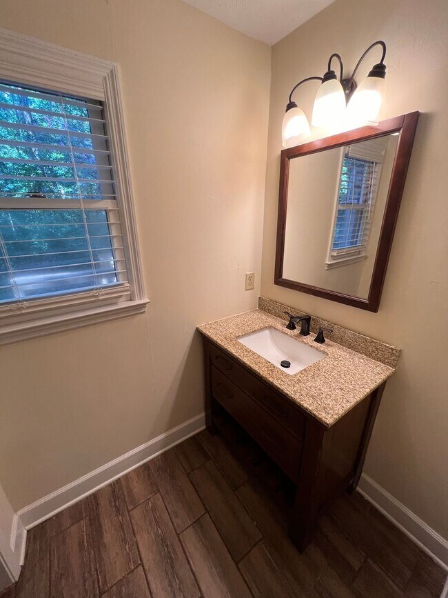 Building Photo - Rustic 2 Bedroom Condo in Convenient Location