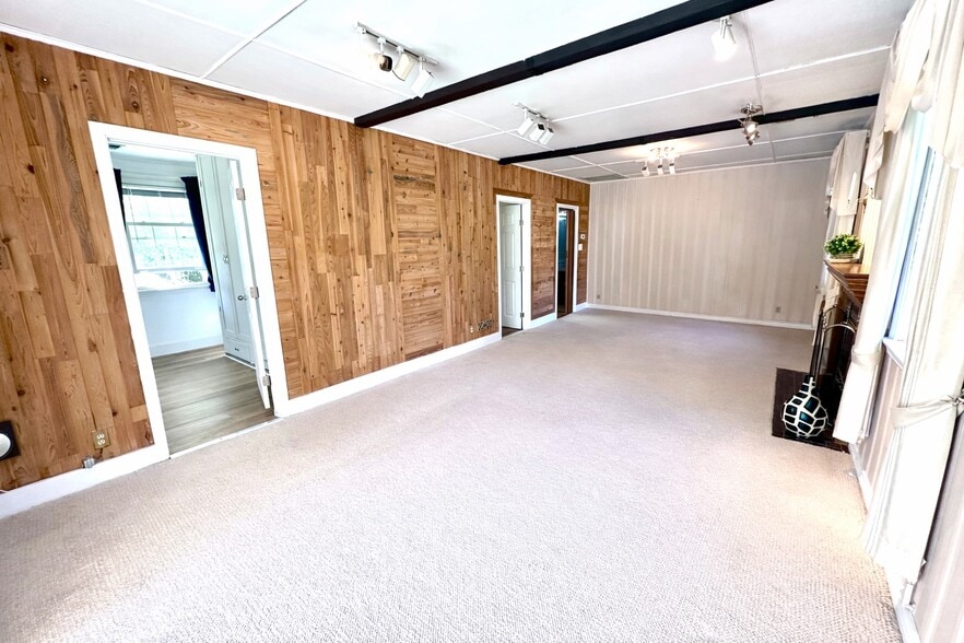 Building Photo - 7445 Orion Ave