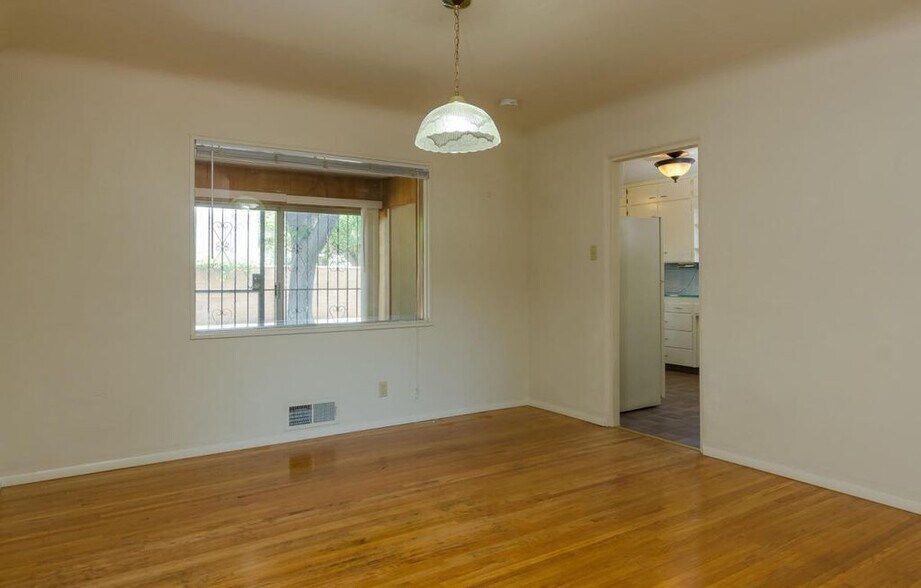 Building Photo - 3600 Calle del Sol NE