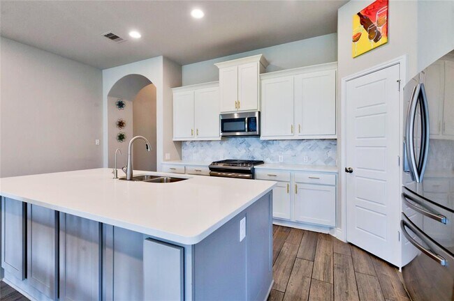 Building Photo - 2424 Burberry Ln