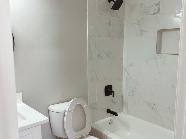Building Photo - 555 Paines Ave NW
