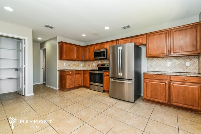 Building Photo - 512 Laurel Ln