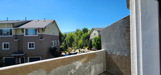 Building Photo - 3 bedroom condo with views of the Truckee ...