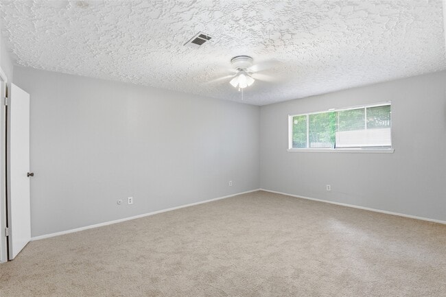 Building Photo - 6015 Knotty Post Ln