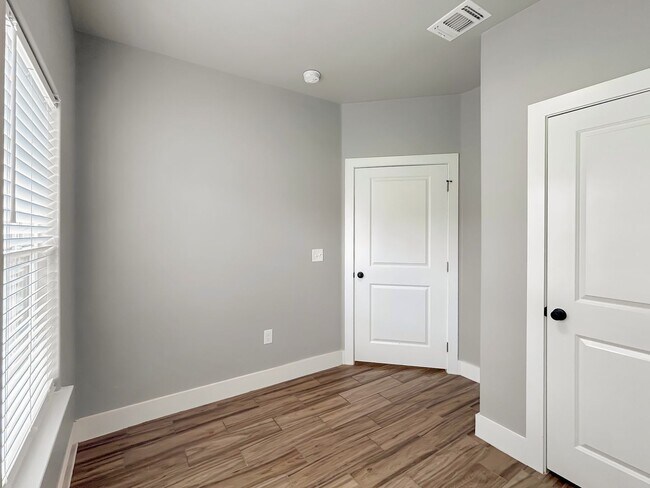 Building Photo - Beautiful Custom Home on 1 Acre in Peacefu...