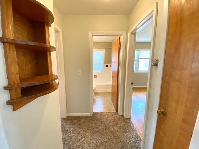 Building Photo - Gorgeous 5 Bed, 2 Bath House Near Concordia and MSUM!