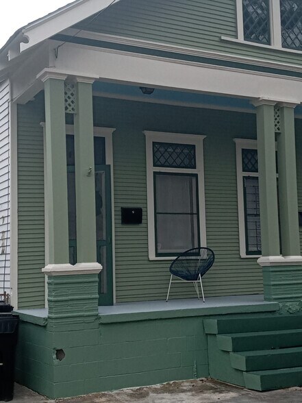 Building Photo - 3611 Banks St