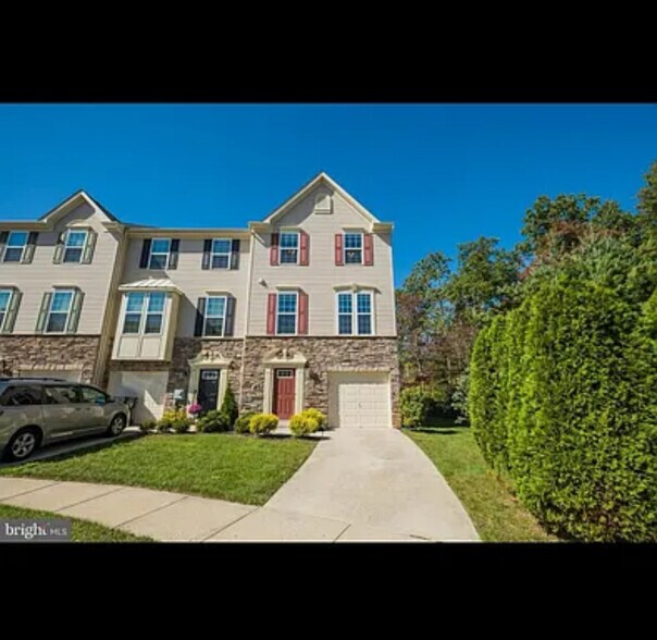 Primary Photo - 18 Tavern Ln