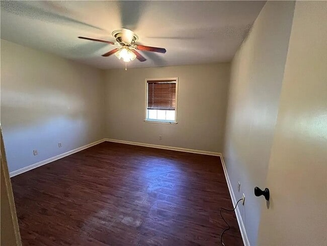 Building Photo - New Listing in a great location