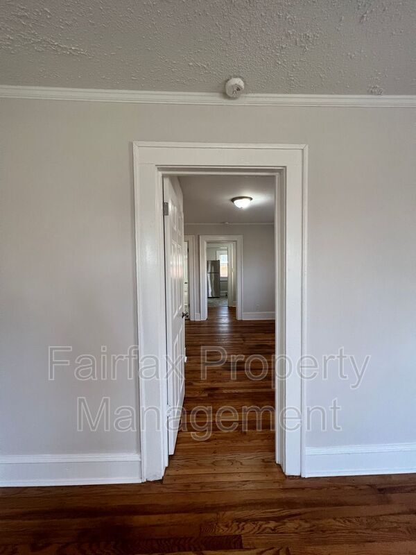 Building Photo - 102 W Summit Ave