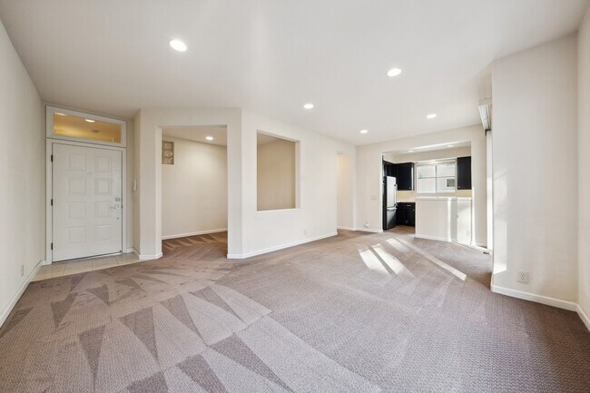 Building Photo - 435 Milan Dr