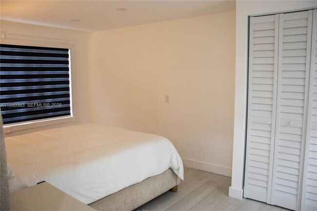 Building Photo - 295 NE 150th St