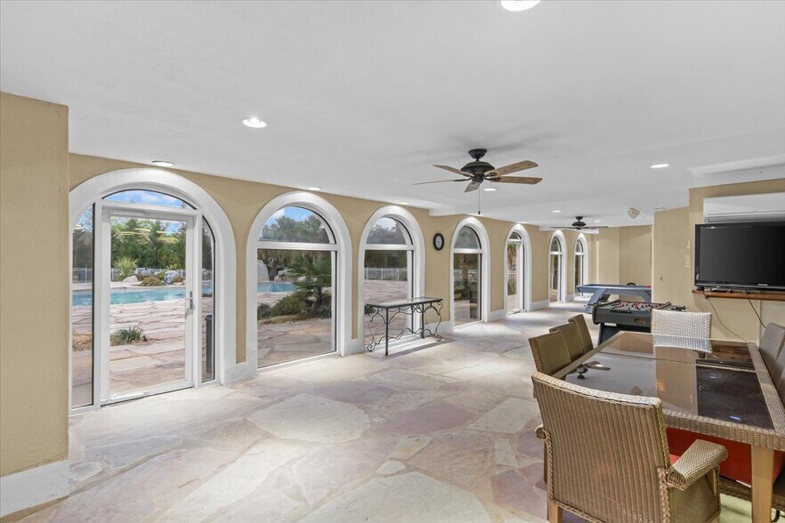 Building Photo - 200 Asphodel Dr