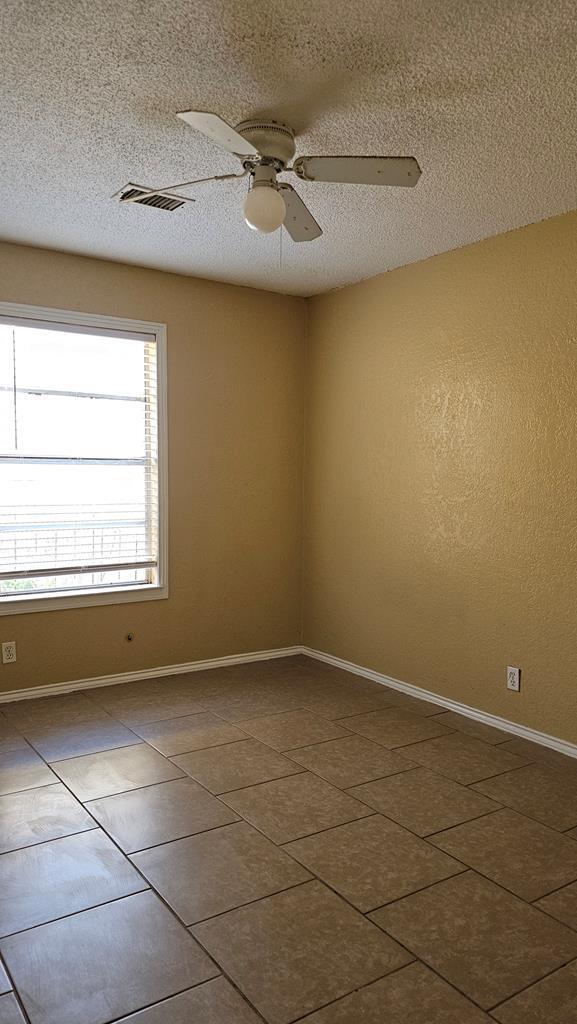 Building Photo - 4720 W Cuthbert Ave