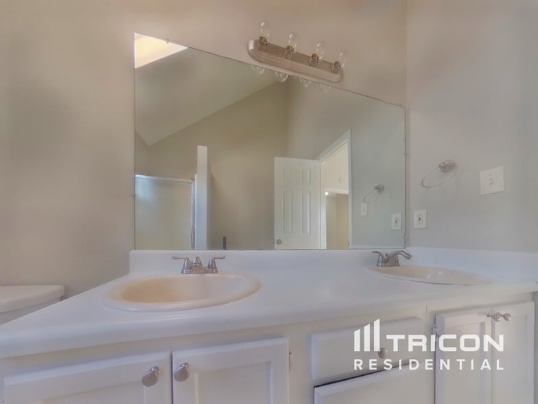 Building Photo - 4864 Country Cove Way