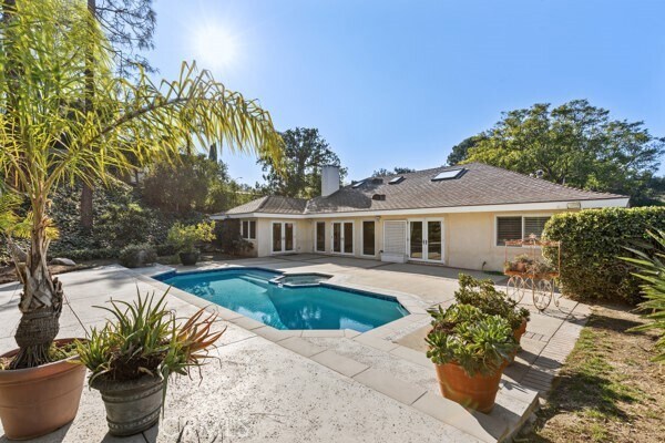 Building Photo - 3150 Dona Maria Dr